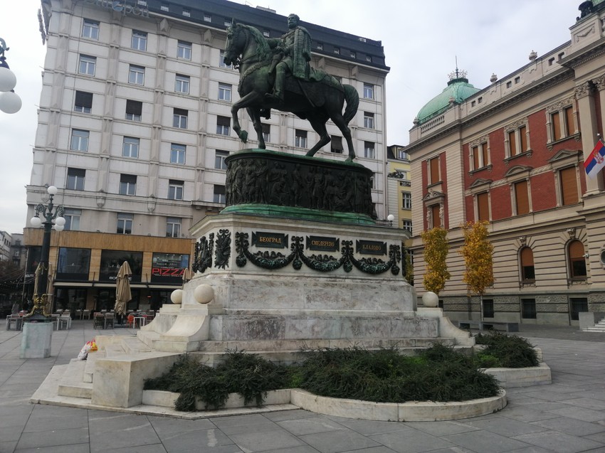 Spomenik knezu Mihailu