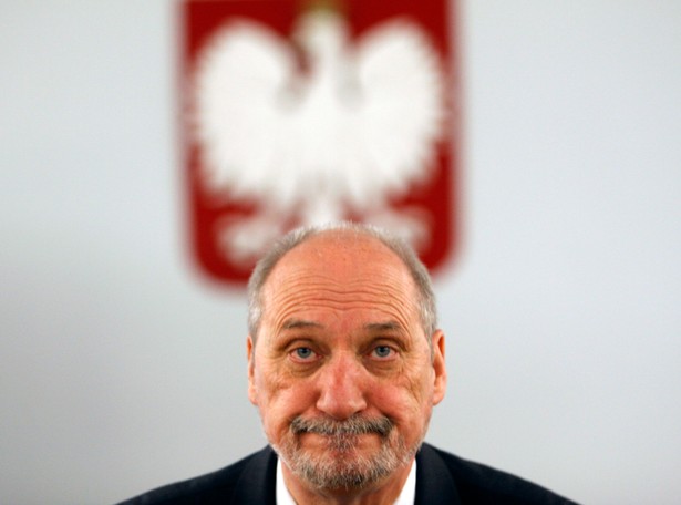 Macierewicz składa donos w sprawie zwłok i obciąża Tuska