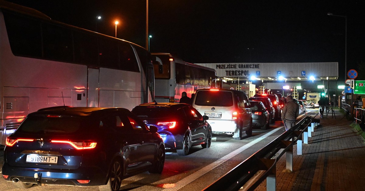 Szaleństwo na granicy z Białorusią. Setki aut tylko na jednym przejściu