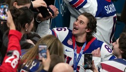 Bohater USA przebiera w ofertach... dentystów. Chcą mu wstawić nowe zęby