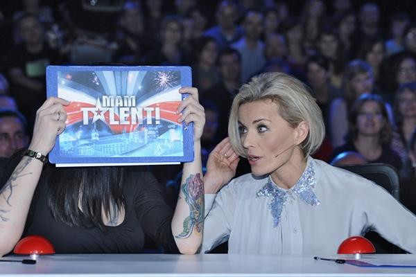 Kuba Wojewódzki proponuje finaliście "Mam talent!" wyjazd z Polski