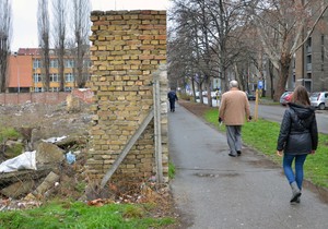 443653_novi-sad-889-osnovna-skola-djura-danicic-zid-preti-da-padne-na-decu-foto-nenad-mihajlovic