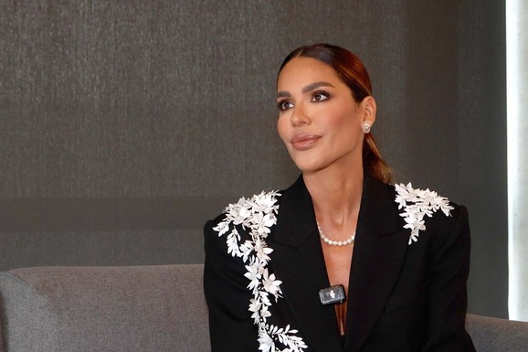 SVAKI MIŠIĆ SE OCRTAVA, MUŠKARCIMA STAO DAH! Marina Visković se popela na kamin: Ceca odmah reagovala: "100 gromova"