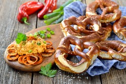 obazda - rewelacyjna pasta do kanapek. bawarczycy się nią zajadają, tr