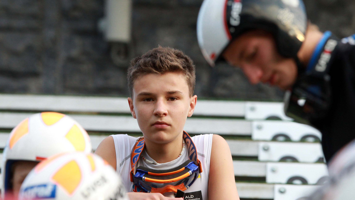 Klemens Murańka w najbliższy weekend weźmie udział w swoich pierwszych zagranicznych zawodach Pucharu Świata. Nie będzie to już jednak ten "dzieciak", którego znali polscy kibice - lecz skoczek, który bardzo zmężniał i jest już wyższy od Adama Małysza - donosi "Fakt".