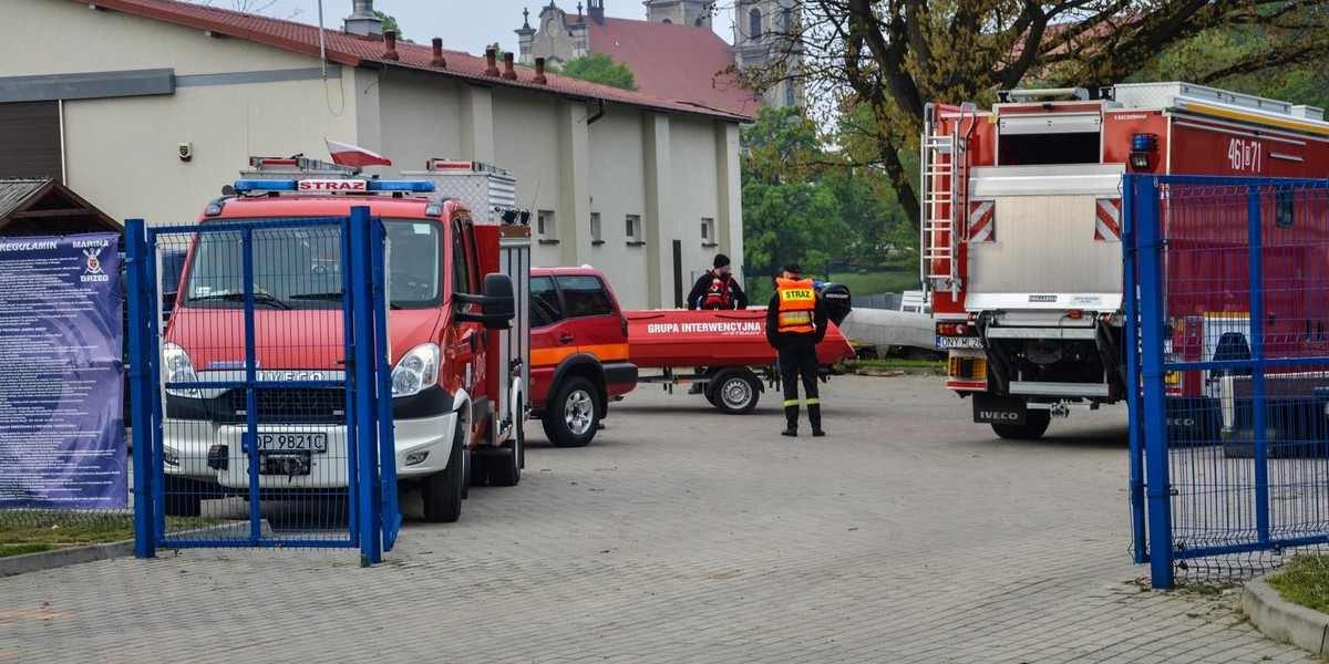 Dramatyczna akcja na Odrze. Szukają chłopaka, który chciał ratować dziewczynę