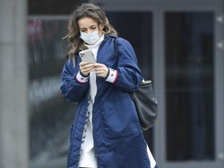 Logo niemal tak duże jak plecy... Edyta Herbuś w "kurtce - reklamie". FOTO