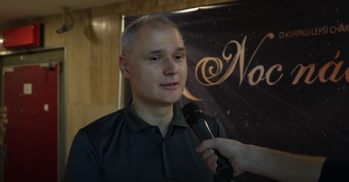 Moderátor Ľubomír Bajaník.
