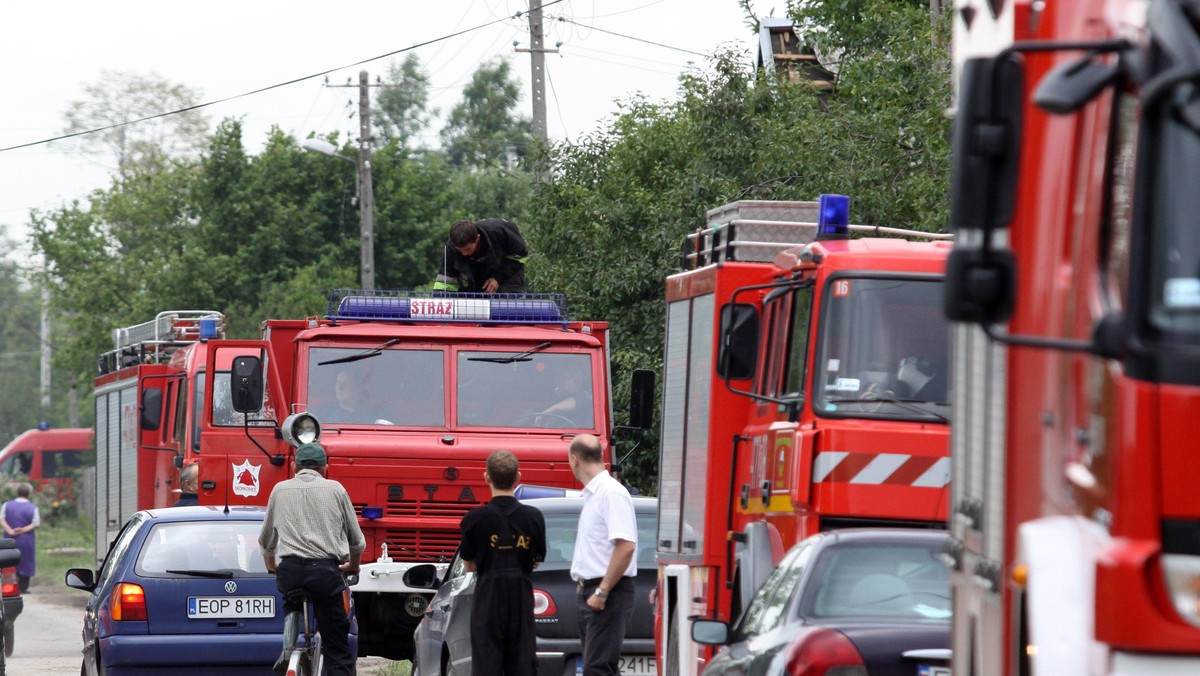 W Rudzie Śląskiej zawalił się narożnik jednej z kamienic; mieszkańców ewakuowano. Nikt nie został ranny, ale budynek raczej nie będzie się nadawał do zamieszkania - poinformowała śląska policja.