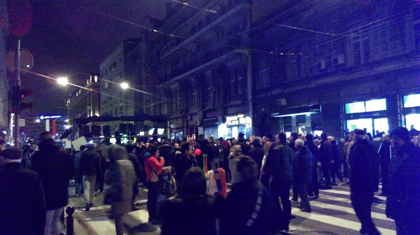 Okupljanje ispred Filozofskog fakulteta