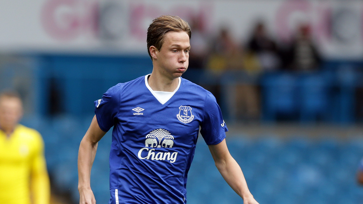 W sieci trafiliśmy na fragment spotkania piłkarskiego, w którym zmierzyły się drużyny U-21 Evertonu i Southampton. W nim piękną bramkę strzelił Kieran Dowell.