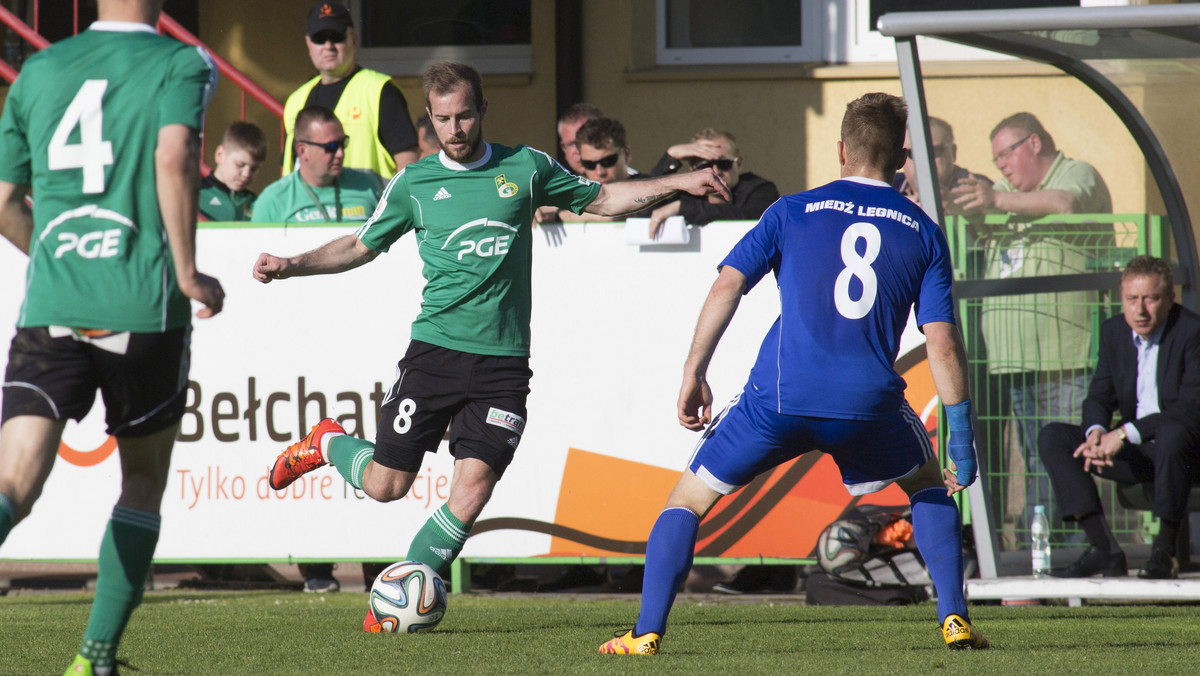 Piłkarze PGE GKS Bełchatów przegrali z Miedzią Legnica 0:1 w meczu 29. kolejki I ligi. Cenne zwycięstwo odniósł walczący o utrzymanie MKS Kluczbork, który pokonał 2:1 Olimpię Grudziądz.