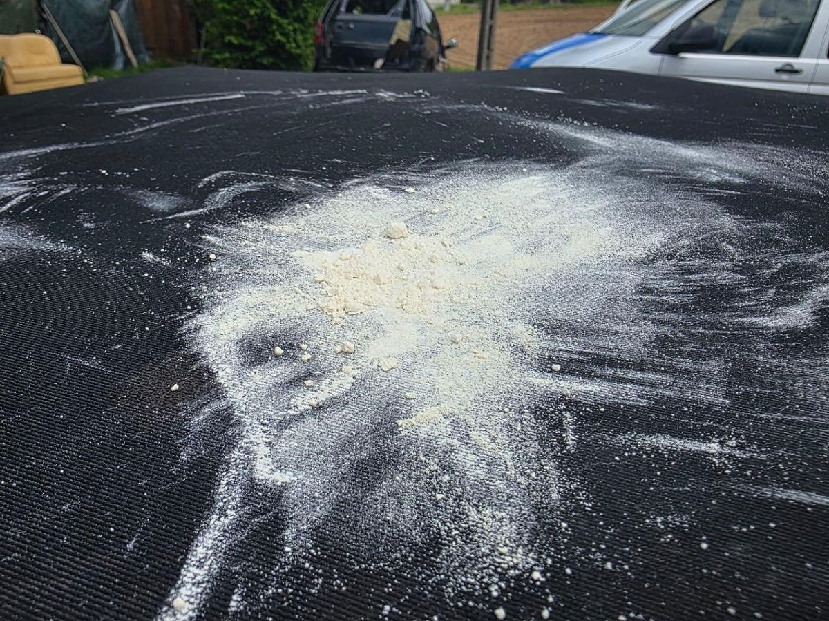 He caused a row about parting. Amphetamine on the roof of the car