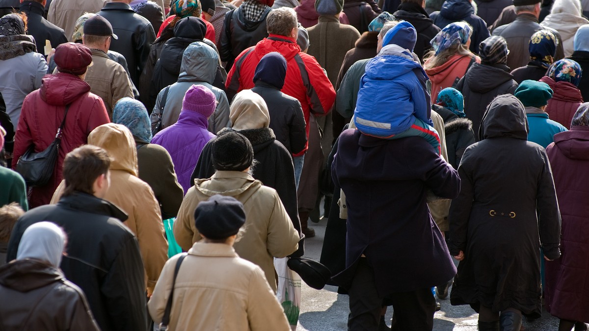 Zdecydowana większość respondentów - 71 proc. - uważa, że sprawy w kraju idą w złym kierunku. Przeciwnego zdania jest 16 proc. badanych, 13 proc. nie potrafiło wyrazić opinii na ten temat - wynika z wrześniowego sondażu TNS Polska.