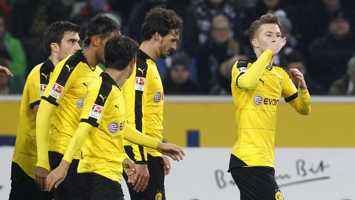 Borussia Moenchengladbach przegrała ze swoją imienniczką z Dortmundu 1:3 (0:1) w hicie 18. serii spotkań Bundesligi. Gole dla BVB strzelało trio: Marco Reus, Henrich Mchitarjan i Ilkay Guendogan. Cały mecz zagrał Łukasz Piszczek.
