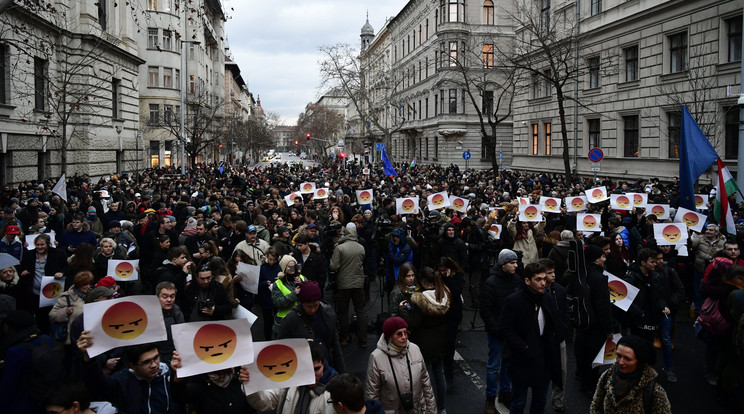 A fiatal diákok múlt pénteken ezrével tiltakoztak /Fotó: MTI/ Szigetváry Zsolt