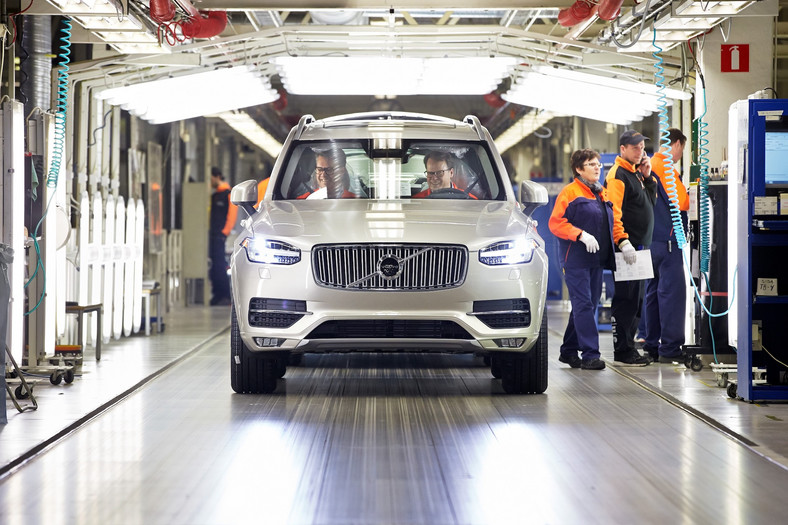 Pierwsze seryjne XC90 nowej generacji zjeżdża z lini produkcyjnej w fabryce Volvo w Torslandzie