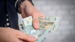 400 zł dla tych, którzy skończyli 65 lat. ruszył nabór wniosków o świa