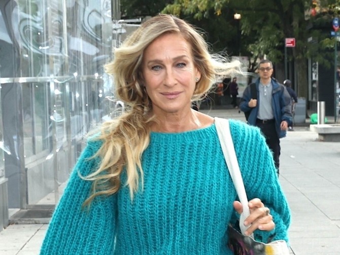 Sara Džesika Parker u savršenoj kombinaciji, a njena suknja je najbolji komad za jesen