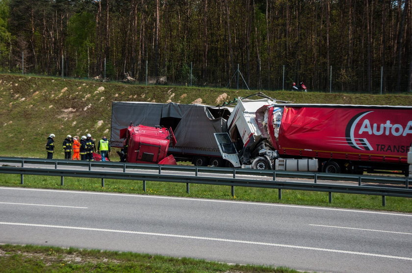 Wypadek na A2. Niedaleko Łowicza zderzyły się trzy tiry 