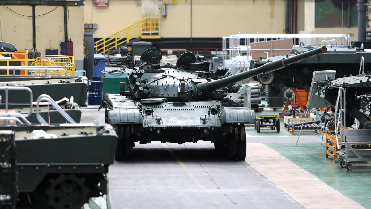 Wojna w Ukrainie napędza przemysł zbrojeniowy. Polski zakład pancerny umiera