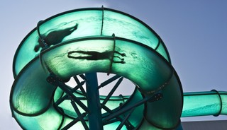 Wypadek na zjeżdżalni. Aquapark wypłaci zadośćuczynienie, choć nie jest winny