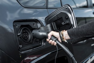 Polskie firmy kupują eko-samochody