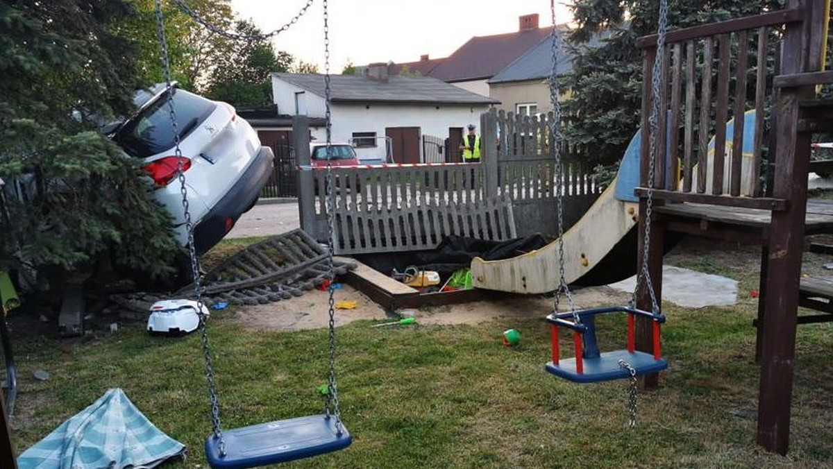 Prowadził samochód po alkoholu. Staranował ogrodzenie i wjechał na plac zabaw