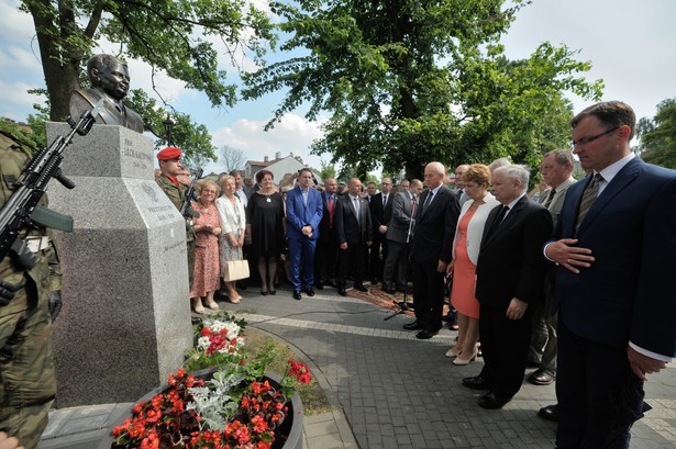 Mińsk Mazowiecki: odsłonięto popiersie Lecha Kaczyńskiego