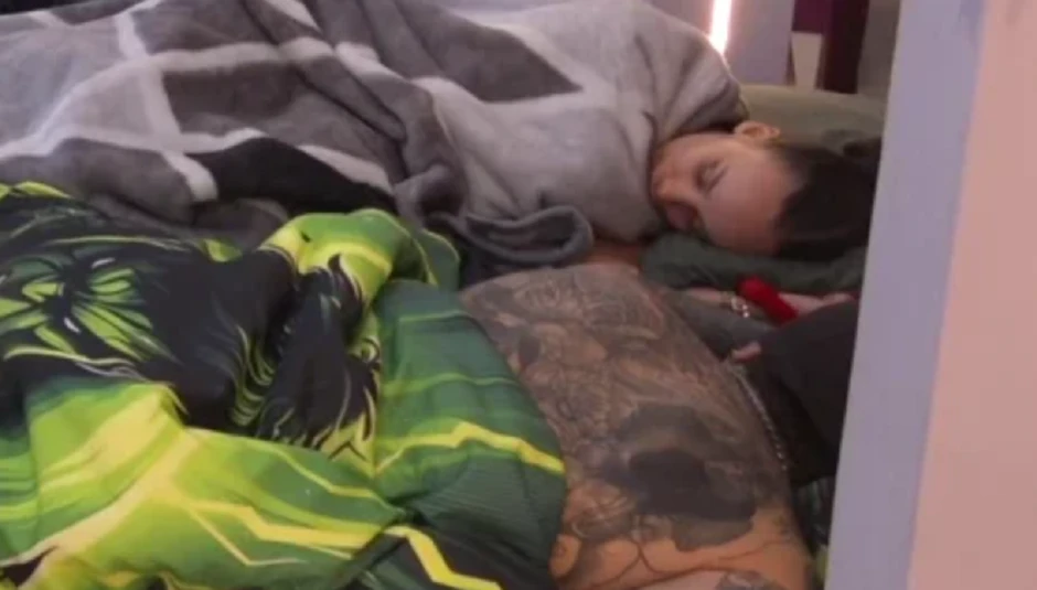 Teodora Delić i Filip Đukić legli jedno pored drugog, pa iznenadili potezom: Bebica će pobesneti