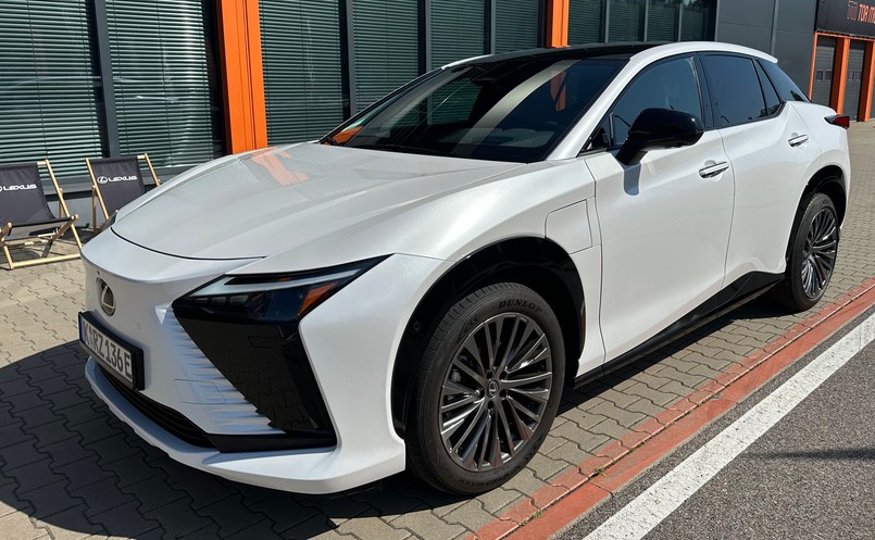 Nowy Lexus RZ 500e