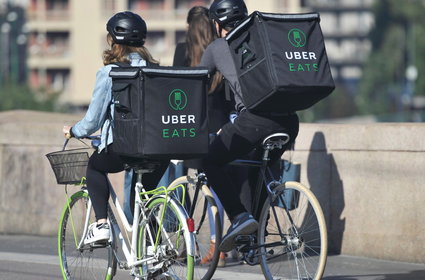 Minimalne wynagrodzenie za wysokie dla Uber Eats i Doordash. "Będziemy zmuszeni podnieść ceny"