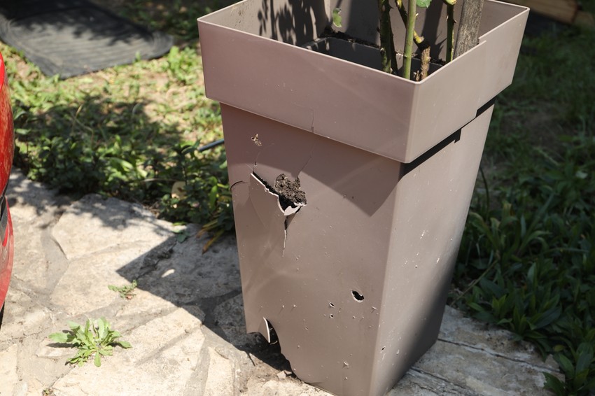 Geleri oštetili sve po dvorištu