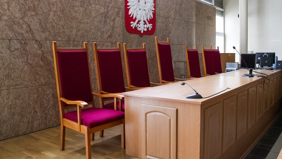 Będzie ciąg dalszy procesu prezesa spółdzielni mleczarskiej w Mońkach, oskarżonego o przyjęcie nie mniej niż 347 tys. zł łapówek w związku z inwestycjami w tej spółdzielni. Sąd pierwszej instancji go uniewinnił, wyrok zaskarżyła prokuratura.