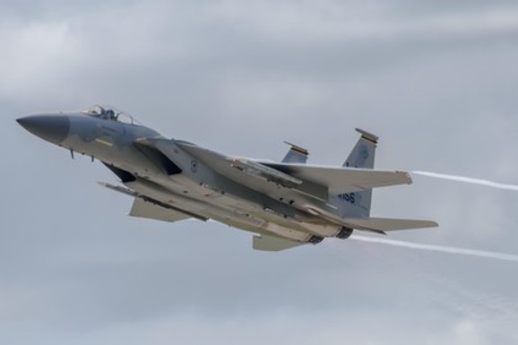 F-15 sleteo sa samo jednim krilom: Pilot nije znao da mu drugo nedostaje - izveo je NEVIĐENI MANEVAR (VIDEO)