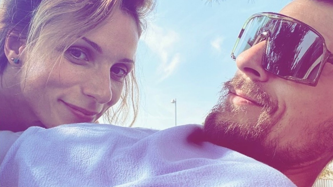 Juraj Loj a Zuzana Kanócz tvoria pár už takmer 20 rokov. Ich vzťah stále iskrí a prejavujú si nežnosti aj na verejnosti. foto: IG/zuzkakanocz