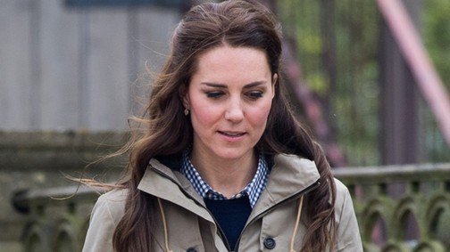 Most kiakadt a cukiságmérő: Kate Middleton kis bárányt etet