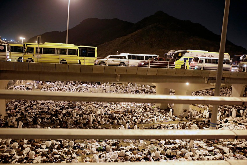 Hodočasnici spavaju na ulicima na svom putu do Mine