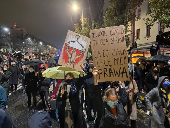 Warszawa - protest przeciwko zaostrzeniu prawa antyaborcyjnego