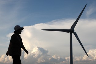 Najsłabszy rozwój od dekady. Czy nadchodzi zmierzch OZE?