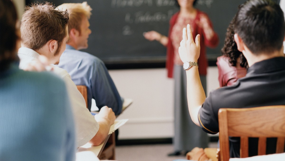 Fundacja Uniwersytetu im. Adama Mickiewicza w Poznaniu zachęca studentów do wzięcia udziału w programie stypendialnym. Ale nawet najlepsi uczniowie mogą nie spełniać jednego kryterium.