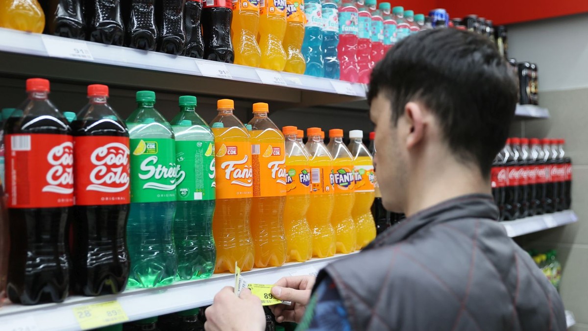 W rosyjskich sklepach pojawiły się Cool Cola, Fancy udająca Fantę i Street podobny do Sprite'a.