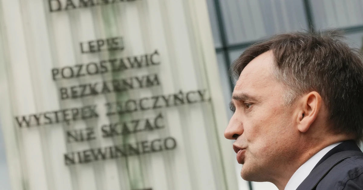 "Ważniak przed sąd". smerfy nie mają wątpliwości, co powinno stać się z politykiem [SONDAŻ]