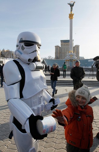 Lord Vader i jego szturmowcy podpowiadają, jak przetrwać koniec świata