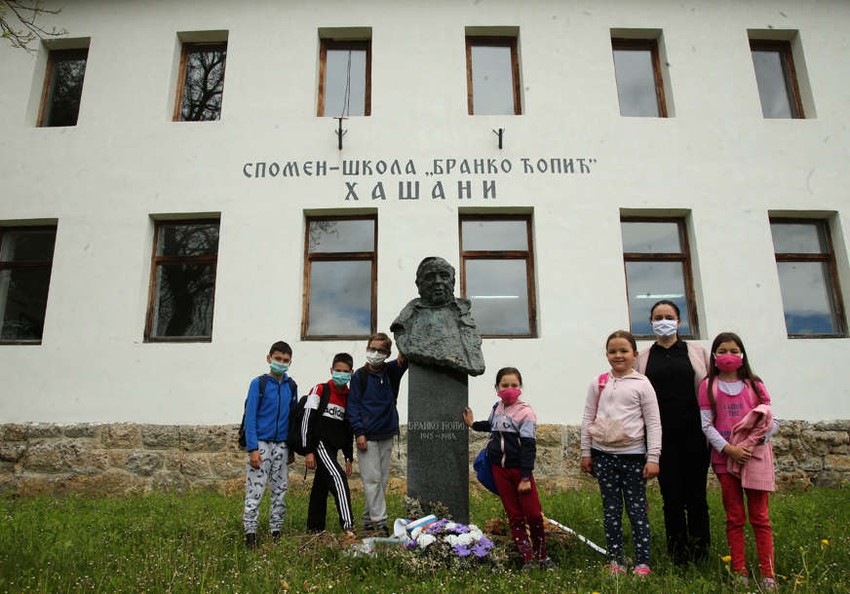 Grmeč, Hašani, učenici škole "Branko Ćopić"