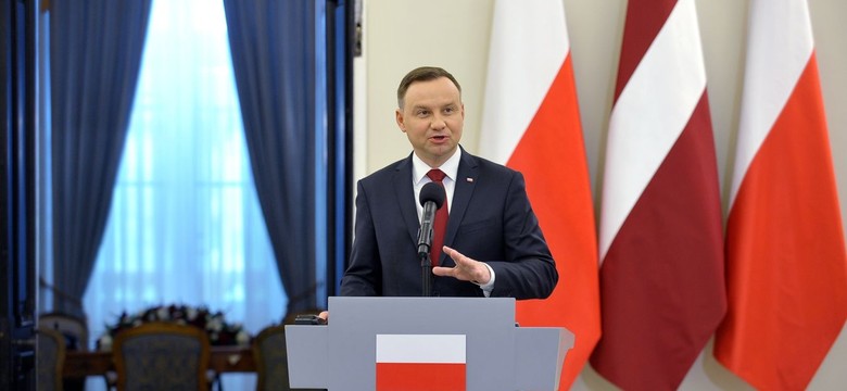 Duda tłumaczy swój pomysł na referendum: Konsultacyjne, a nie zatwierdzające już napisaną konstytucję