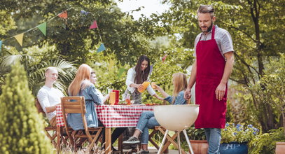 Już czekasz na grillowanie? Zrób wszystko, by było zdrowsze. 10 ważnych zasad na początek sezonu