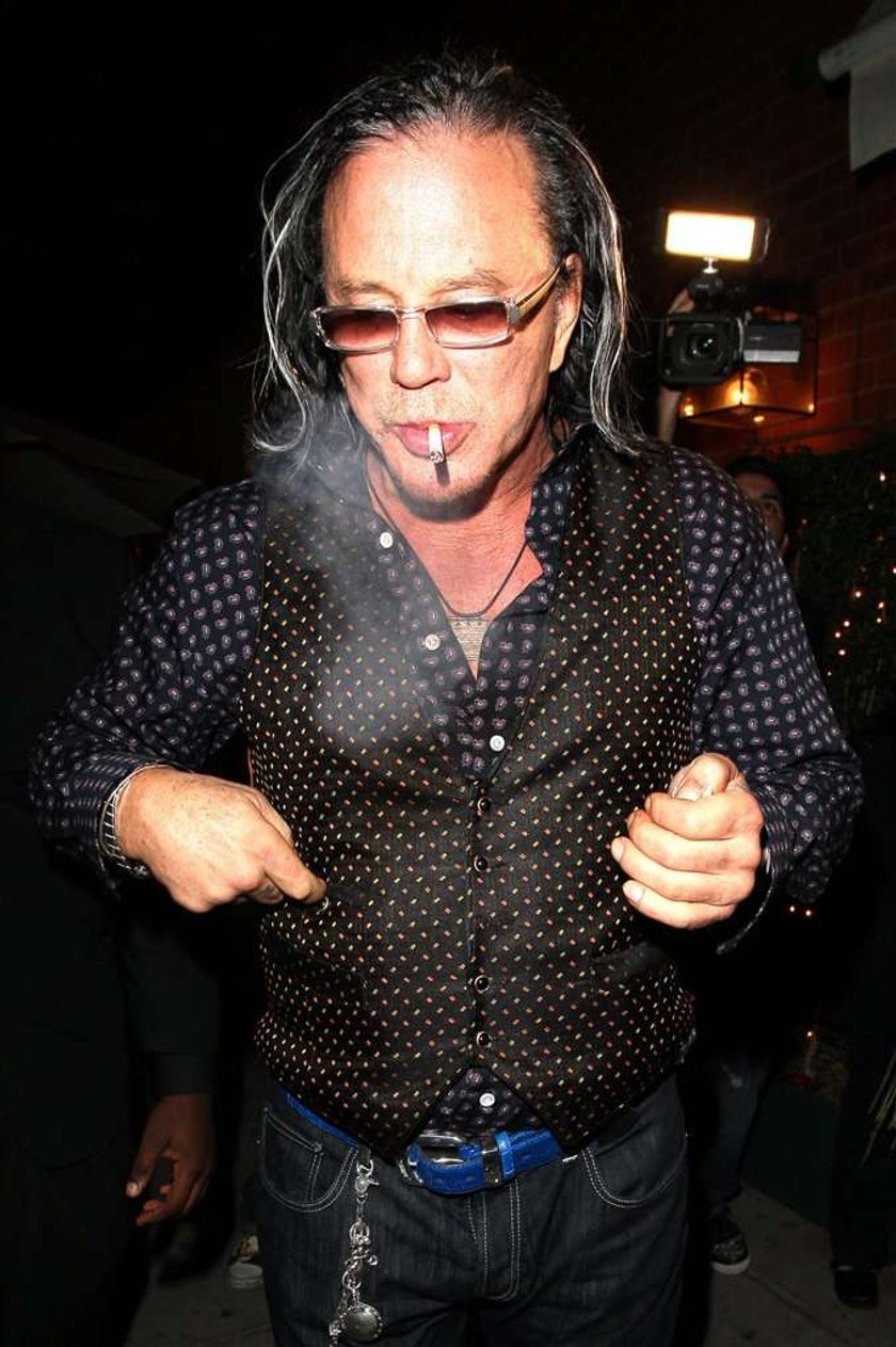 Mickey Rourke jest obrzydliwy. Dostał piany na ustach!