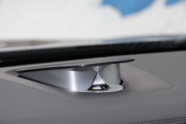 W BMW głośnik centralny wyposażony jest w charakterystyczny głośnik wysokotonowy Bang &amp; Olufsen.