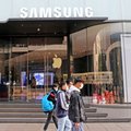 Samsung chce zacząć sprzedawać smartfony bez ładowarek